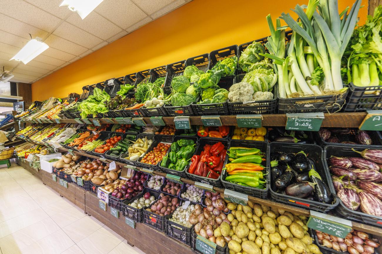 vista de la botiga de fruites amb els seus productes