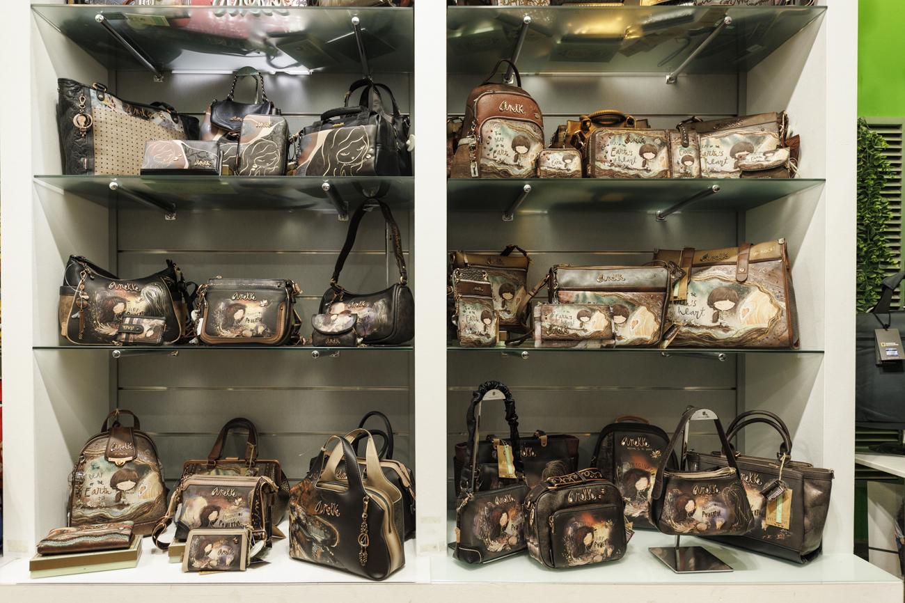 Botiga de bolsos maletes i complements