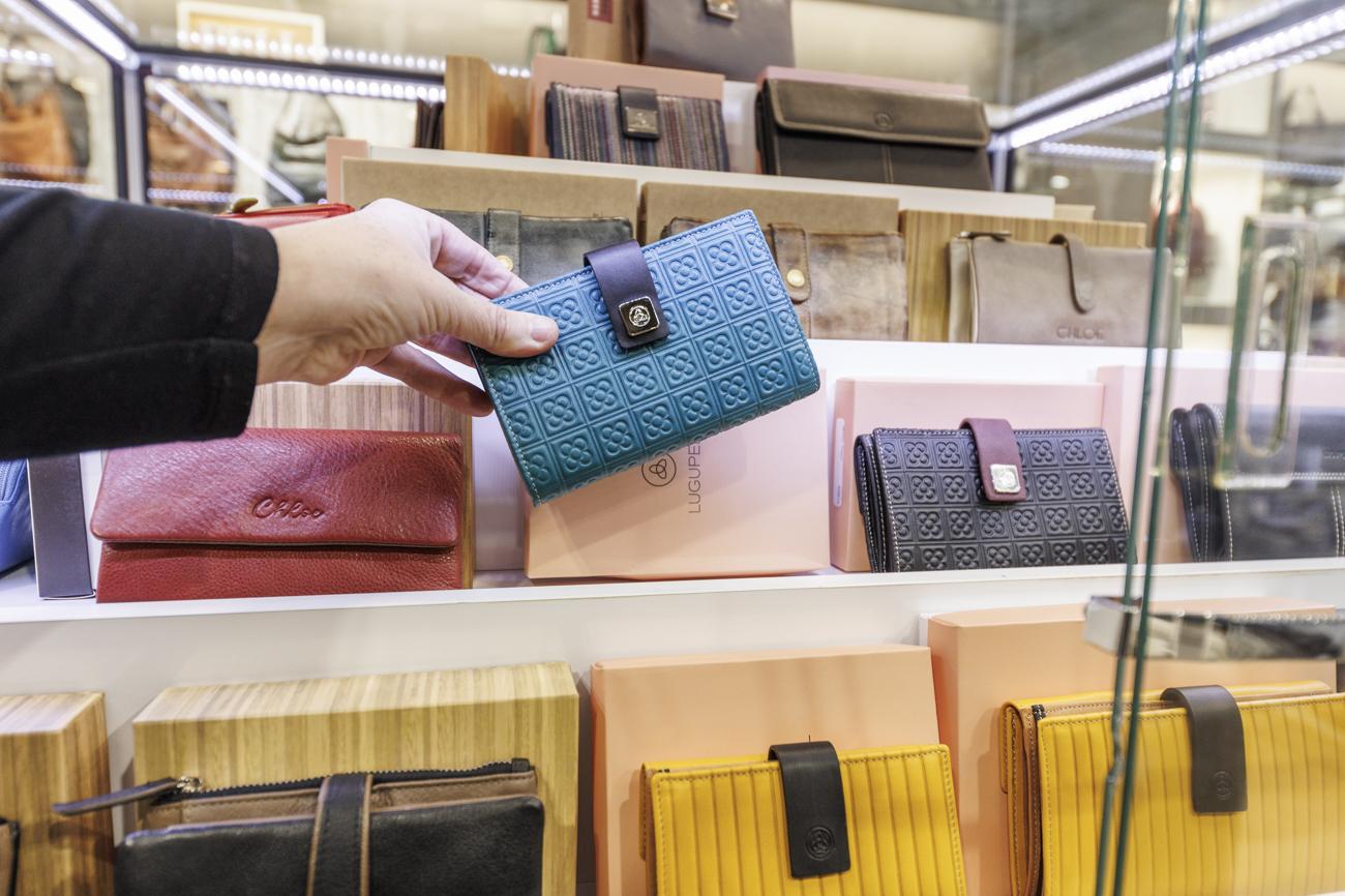 Botiga de bolsos maletes i complements